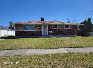 29743 Larches St, Flat Rock, MI 48134