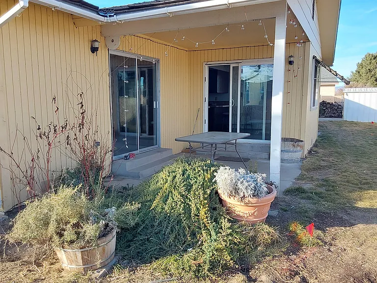 207 Jackson St — Photo 16