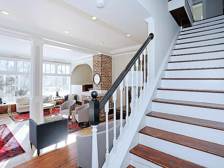415 E Gordon St — Photo 7