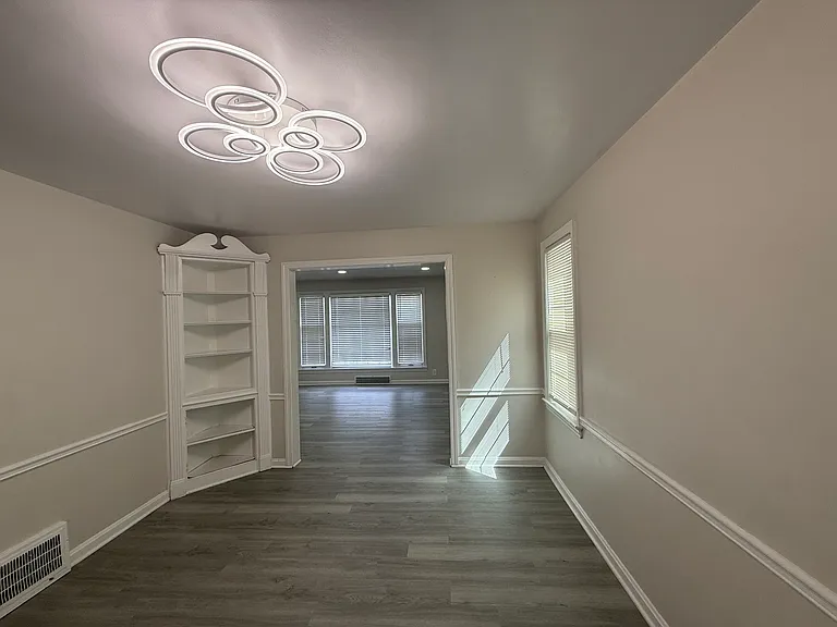 4350 Silsby Rd — Photo 2
