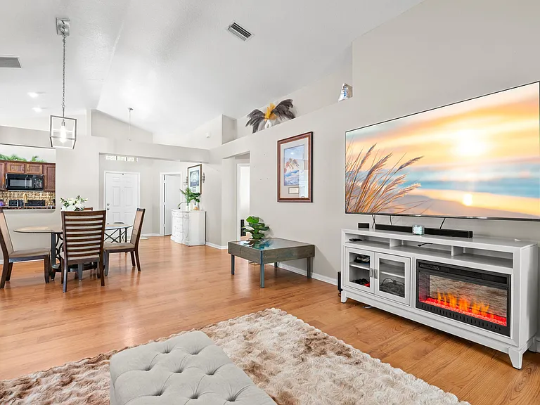 18102 Leafwood Cir — Photo 10
