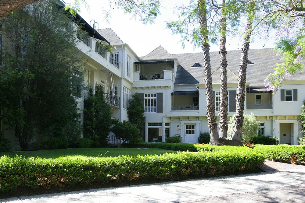 2 bed, 1200 sqft, $5,550 — Photo 1