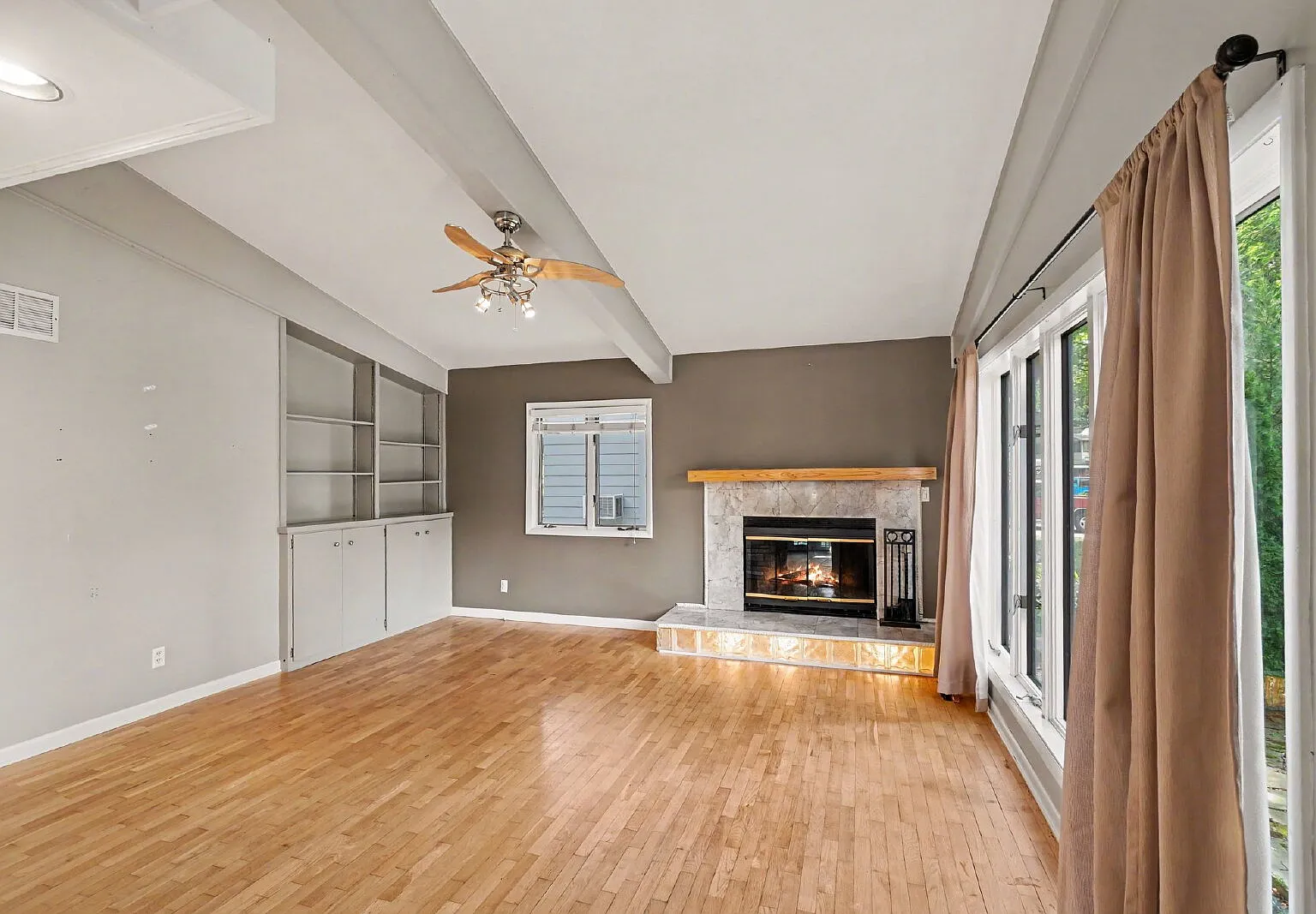 3 bed, 1.5 bath, 1121 sqft, $1,650 — Photo 2
