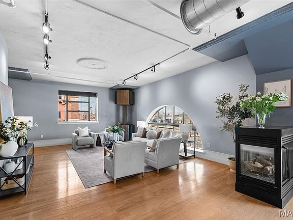 2nd image of 4901 Washington Blvd APT 2C
