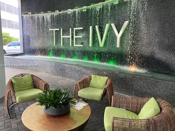 90 SW 3rd St APT 4001, Miami, FL 33130