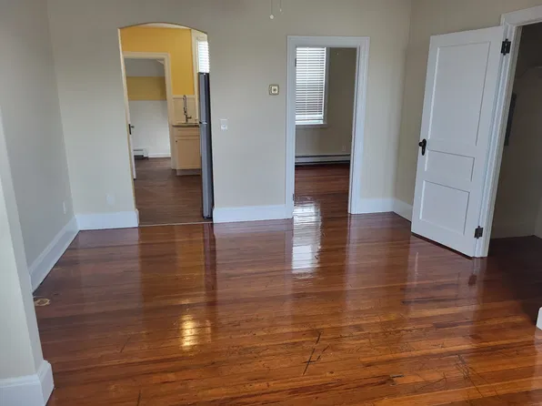 65 East St APT 5, Riverside, RI 02915