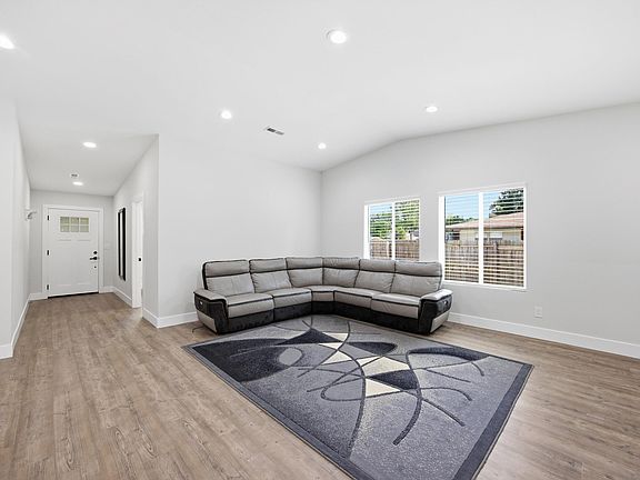 3rd image of 1700 Forest Ridge Cir SW