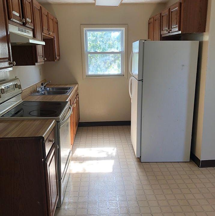 1st image of 211 W Willard St