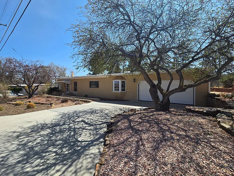 4557 Trinity Dr — Photo 36