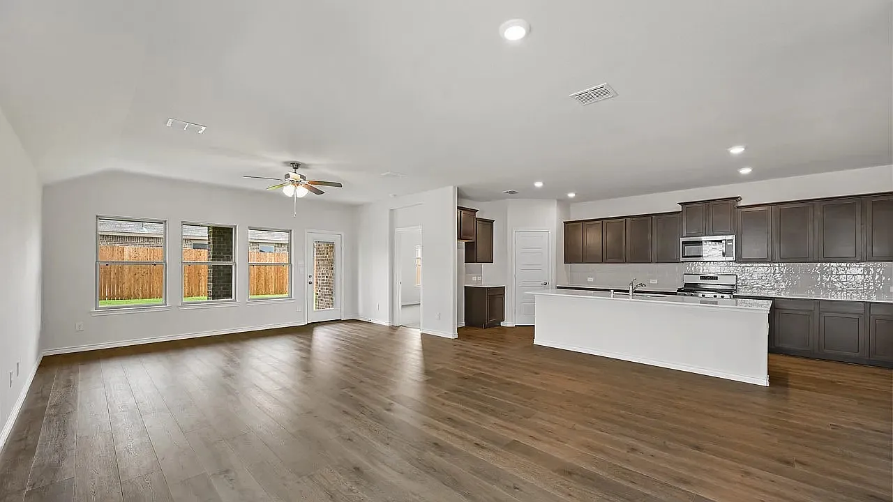 4 bed, 2100 sqft, $3,555 — Photo 3