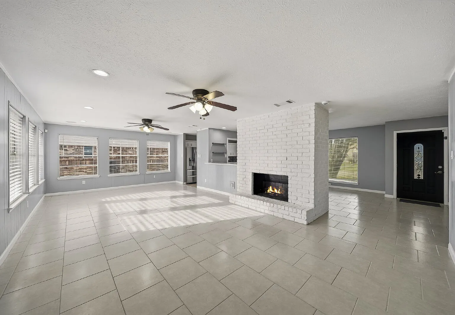 3 bed, 2.0 bath, 2178 sqft, $2,300 — Photo 1