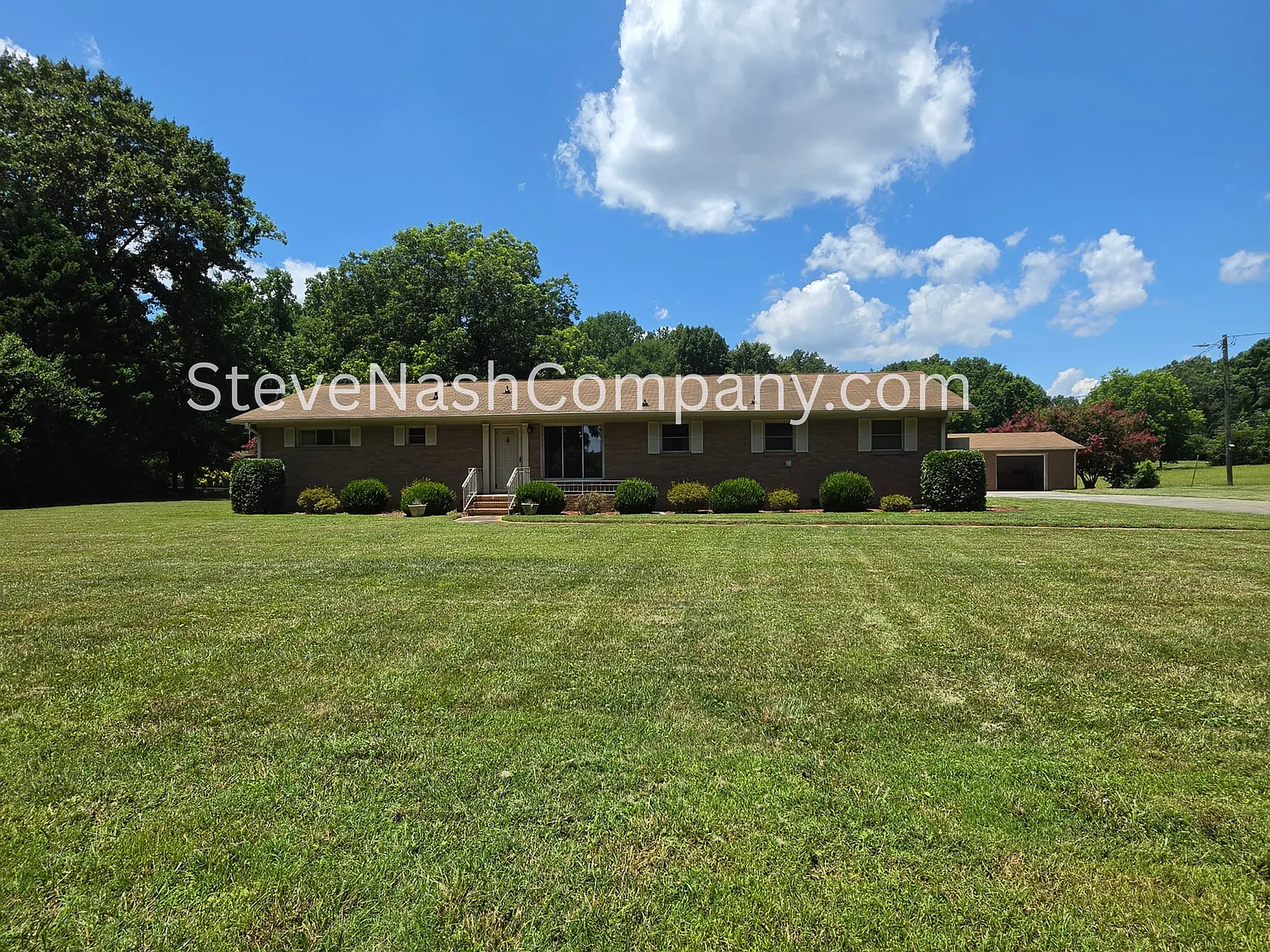 3 bed, 2.5 bath, 1750 sqft, $2,400 — Photo 1