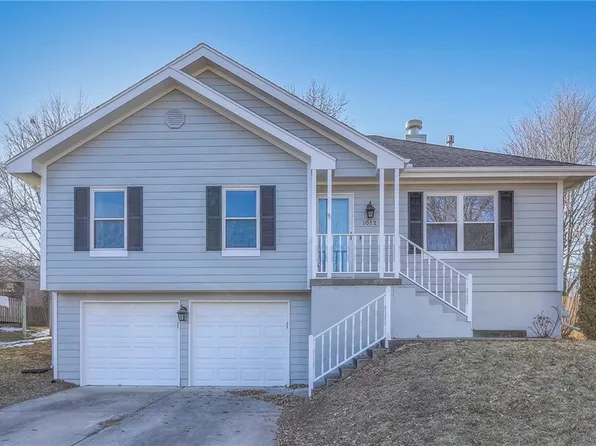 1012 NE Carousel Ln, Lees Summit, MO 64086