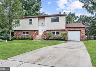 15 Dori Ct, Sicklerville, NJ 08081