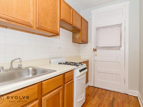 3rd image of 622 W Cornelia Ave #624N2
