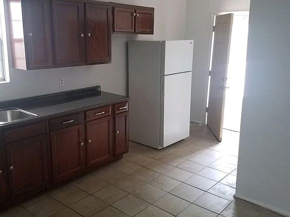 2nd image of 2400 Elm Ave