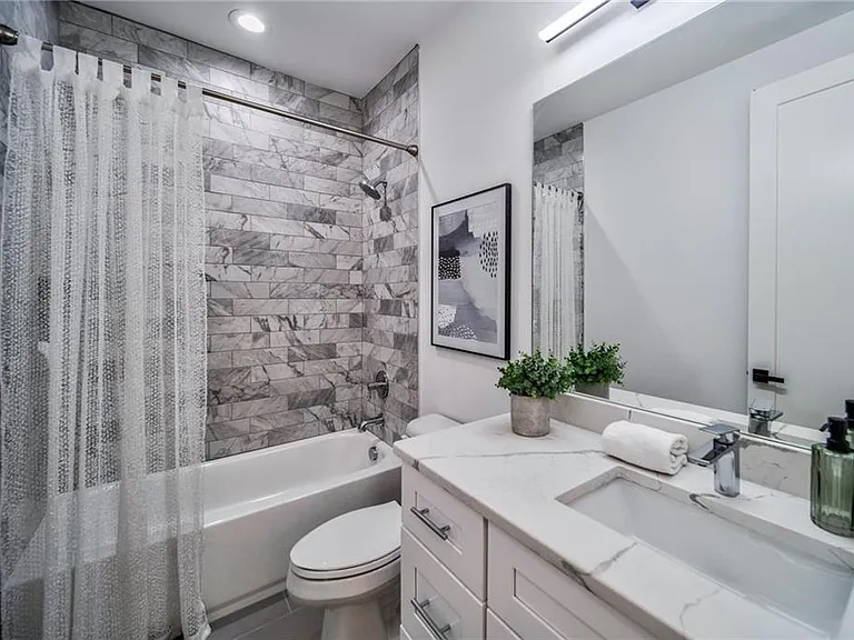 Full bathroom on the upper level