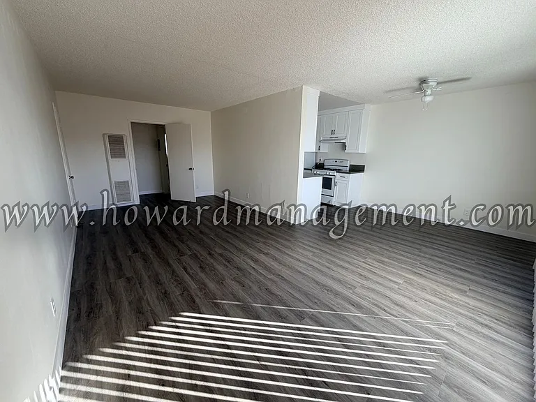 01334EU — Photo 1