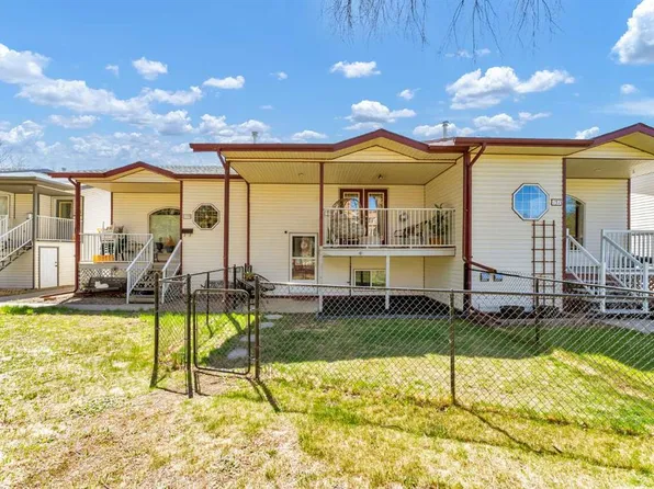 155 N 3rd St NE, Medicine Hat, AB T1A 5M2