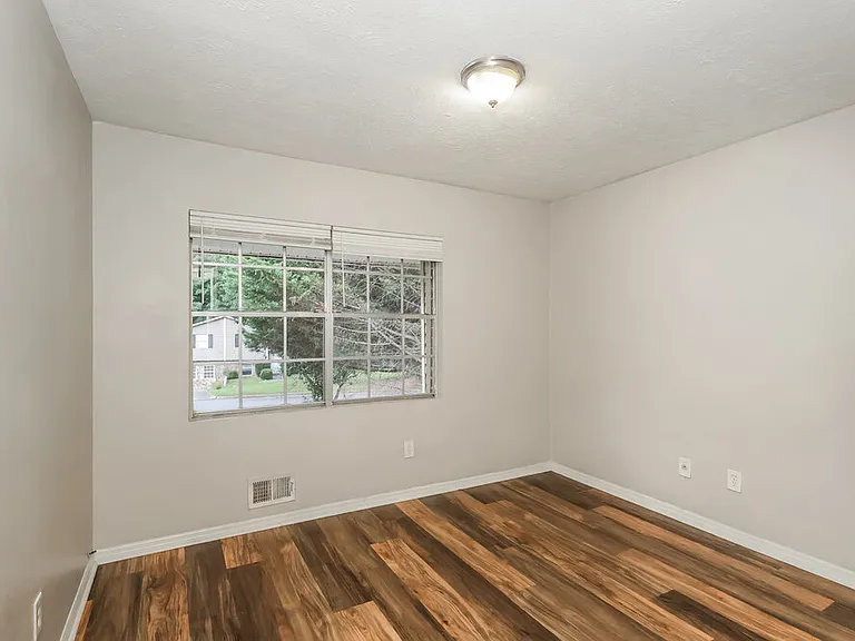 4522 Doral Dr SW — Photo 11