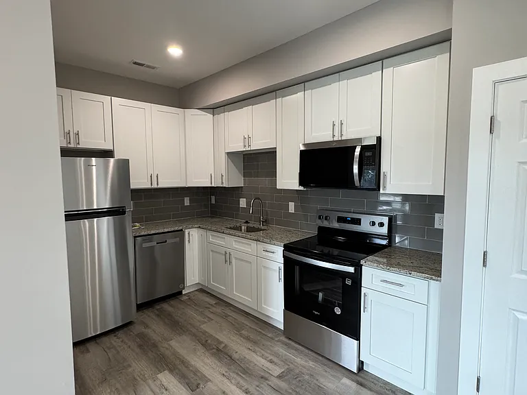 6658 Keystone St #8 — Photo 3