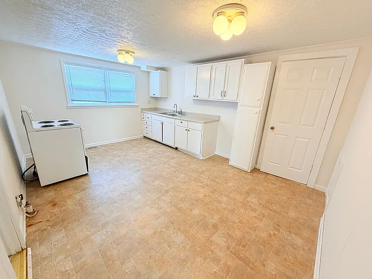 525 S West St — Photo 12