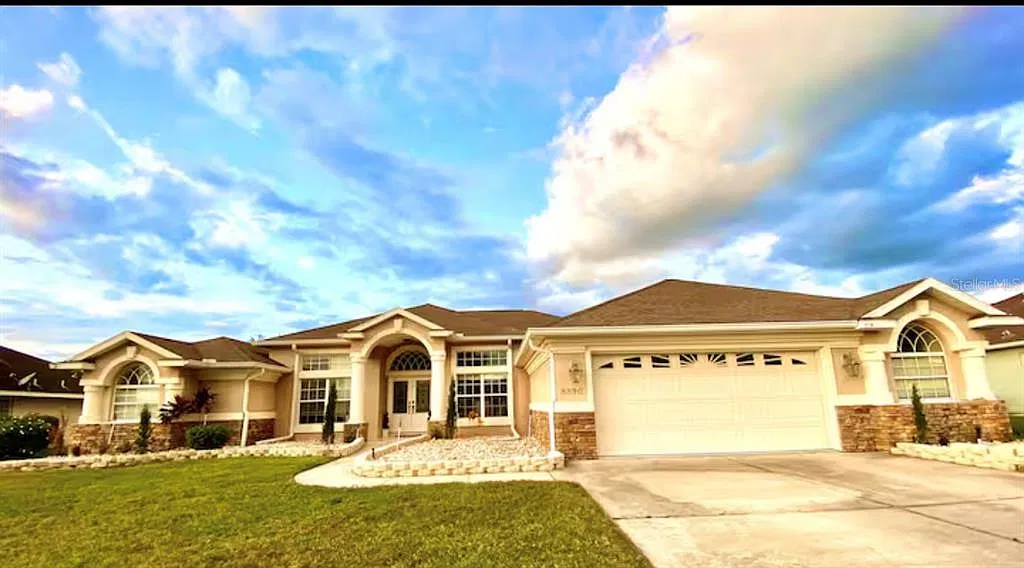 3 bed, 3.0 bath, 2352 sqft, $3,000 — Photo 1