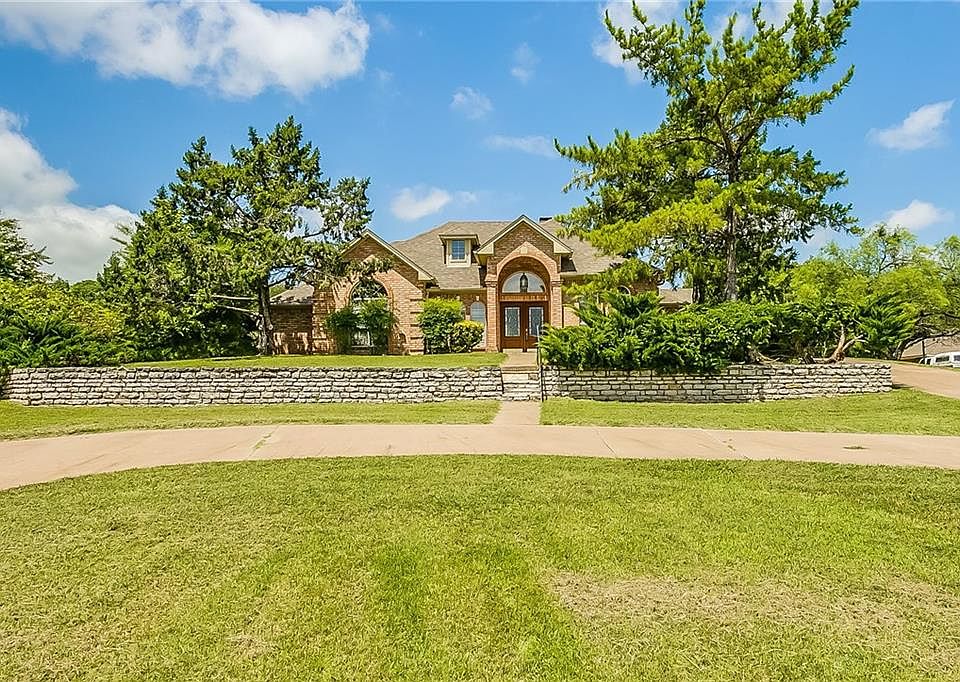 1st image of 2306 Woods Edge Ct