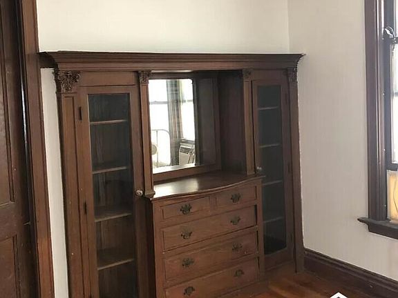 3rd image of 1520 W Edgewater Ave #1
