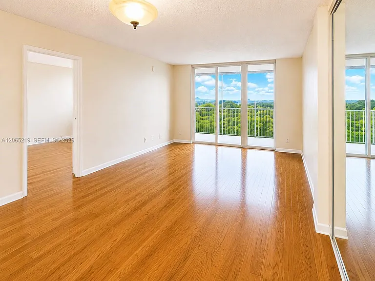 250 Jacaranda Dr #805 — Photo 5
