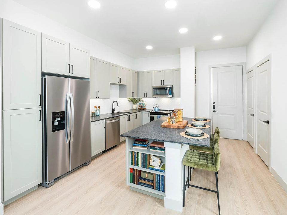 Breakfast bar with upgraded island overhangs*