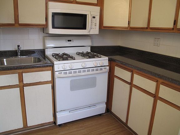 3rd image of 218 Hawthorne St APT 2A