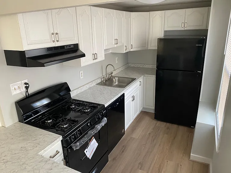 415 Summer St #2 — Photo 7