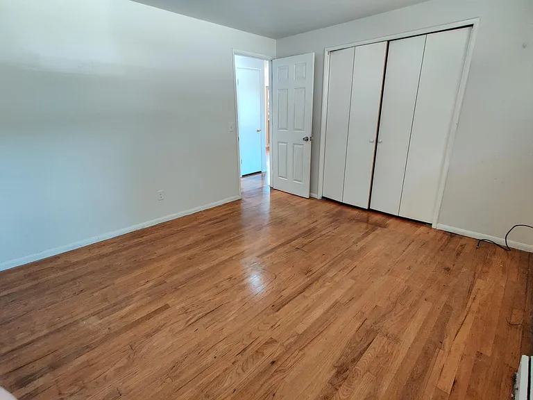 1023 NE 182nd St — Photo 7