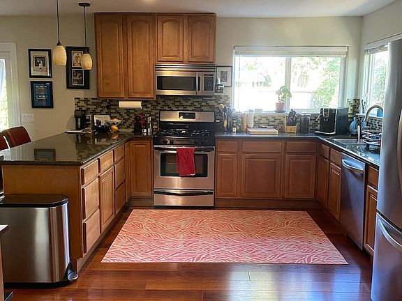3rd image of 789 Madison Dr