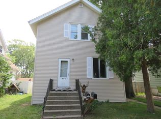 909 69th St, Kenosha, WI 53143