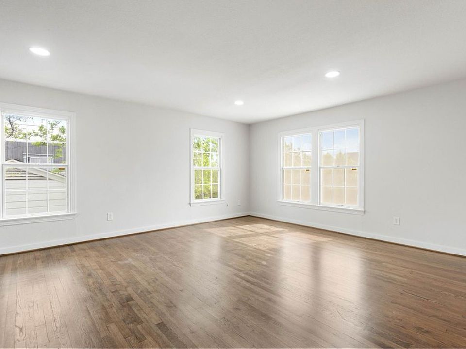 2nd image of 2532 Lubbock Ave