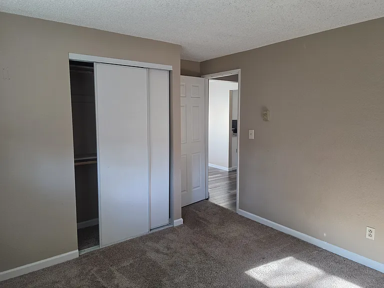 449 SW I St #A — Photo 10