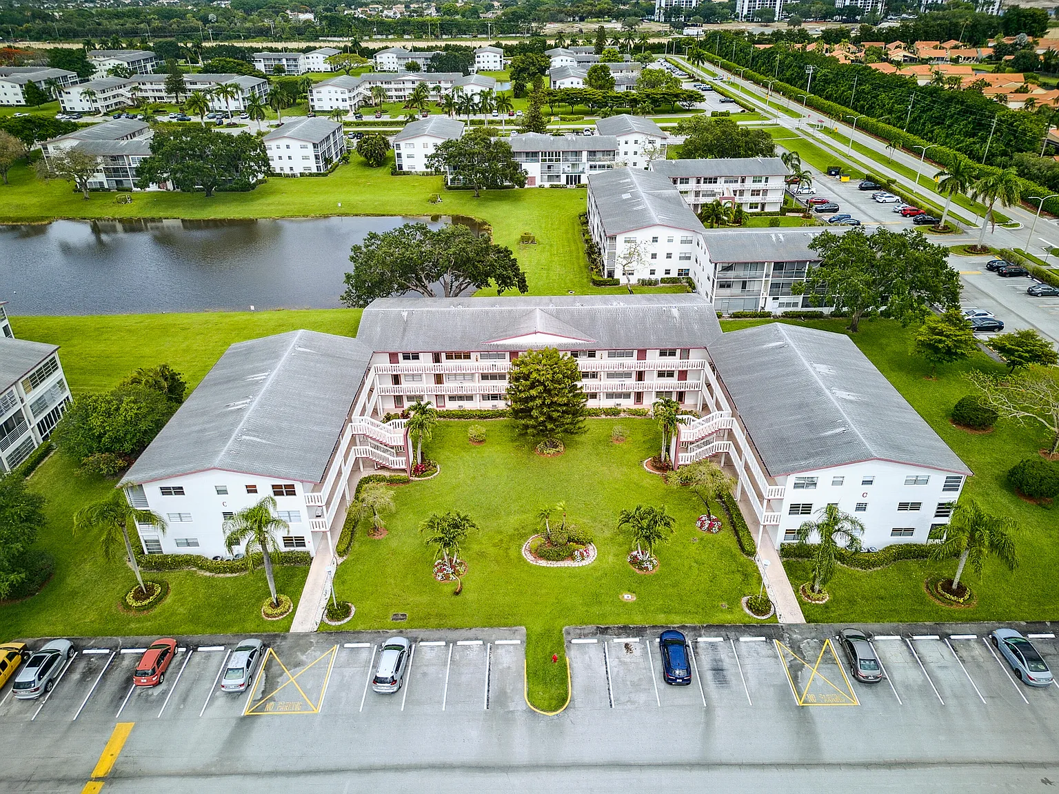 1 bed, 1.5 bath, 702 sqft, $1,500 — Photo 1