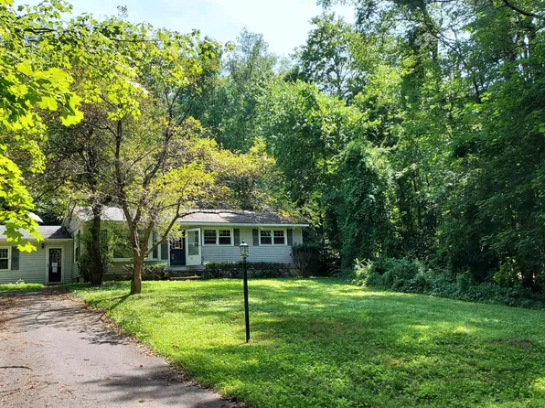 14 Pace Road, Pownal, VT 05201