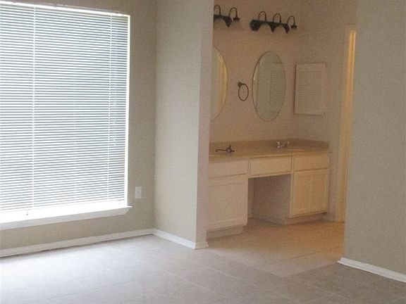3rd image of 16207 Grassy Creek Dr