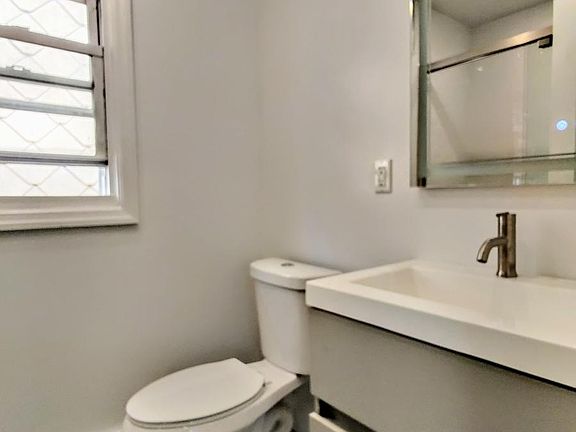 5th image of 240 Hancock Ave #B
