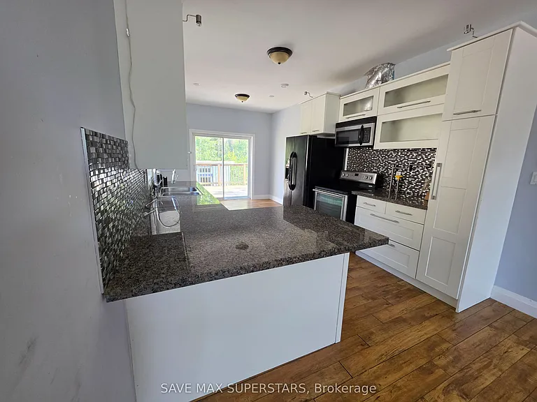 222 Phillips St #UPPER — Photo 14