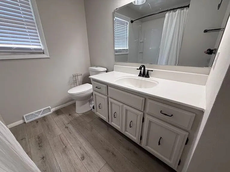 1105 E Samuel Ave — Photo 9