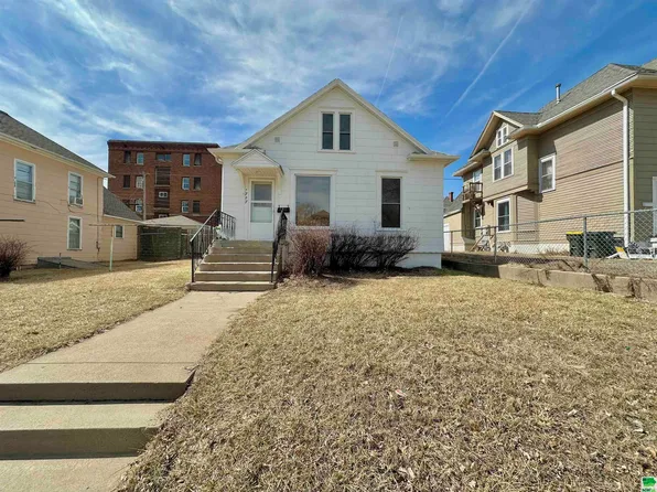 1707 Jones St, Sioux City, IA 51105