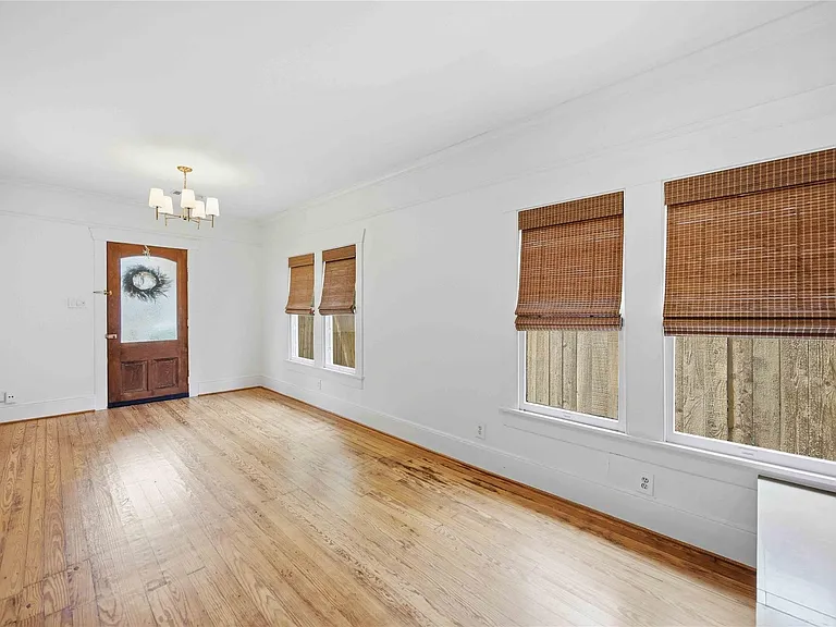 208 Archer St — Photo 8