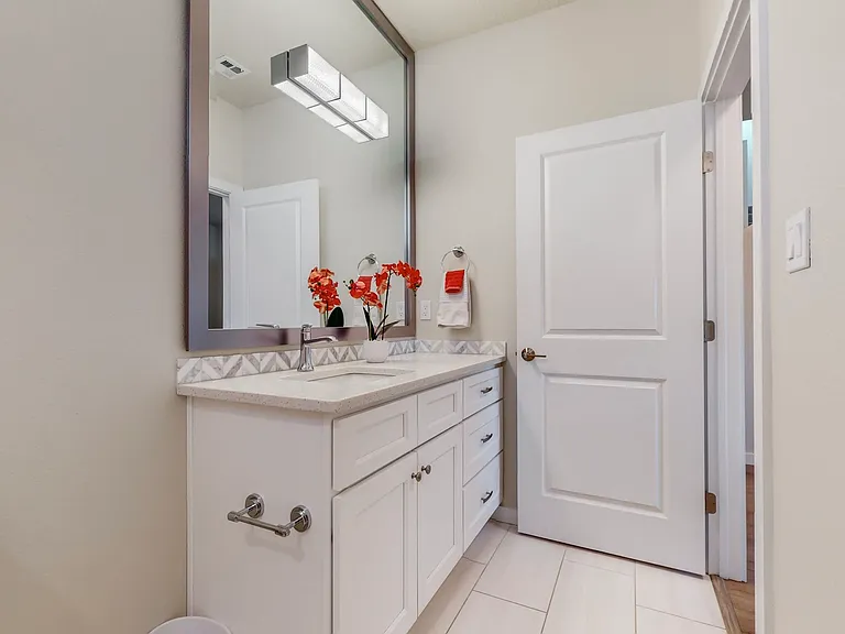 708 5th St NE — Photo 36