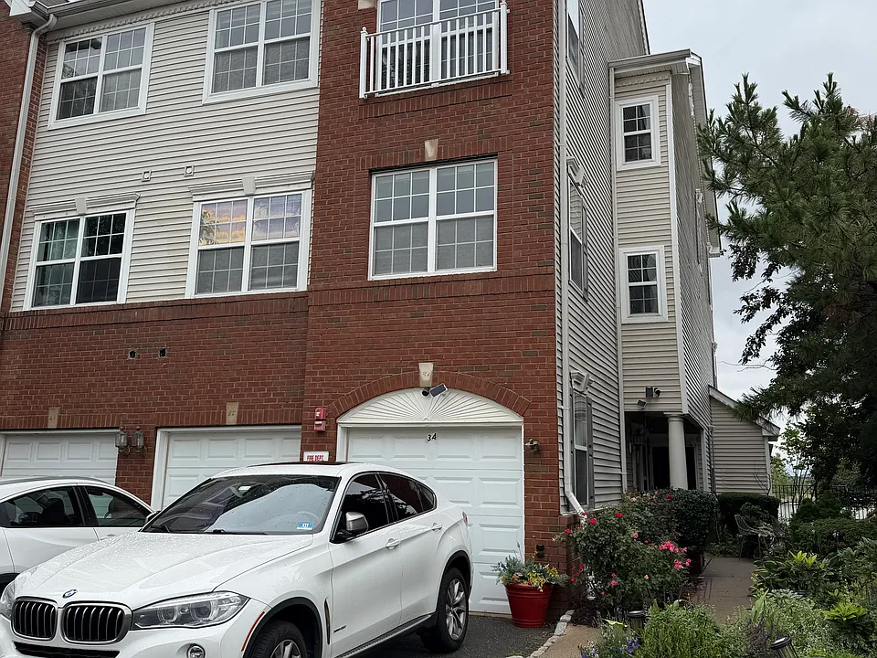 32 Lyon Ct