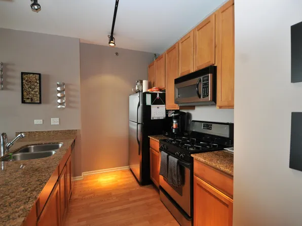 210 S Desplaines St, Chicago, IL