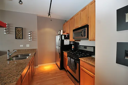 210 S Desplaines St Photo 1